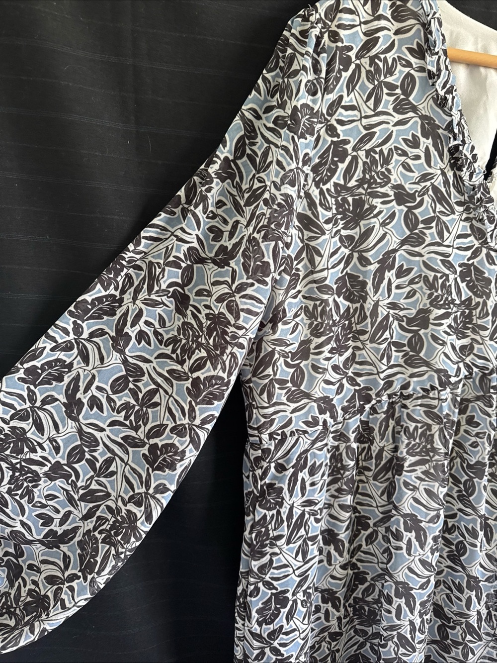Chic Soul Dress Size 2X Knee Length Blue Floral Long Sheer Sleeve V Neck Plus - Picture 4 of 14